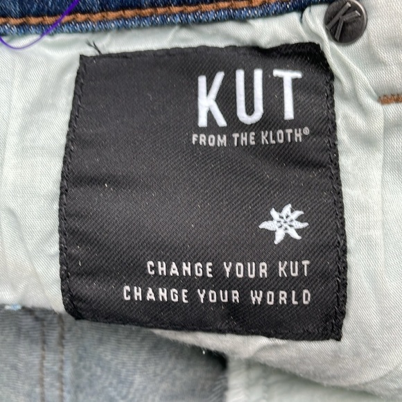 Kut from the Kloth Gidget Frey Shorts Medium Wash Distressed Size 0 (fit like 4) - Picture 4 of 7